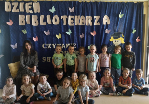 Dzieci z grupy Biedronki podczas Dnia Bibliotekarza